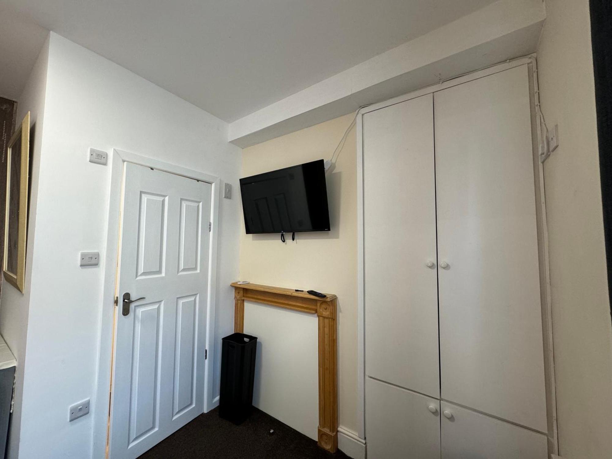 Comfortable Home, Town Centre, Free Parking,Multiple Rooms Cheltenham Exterior foto