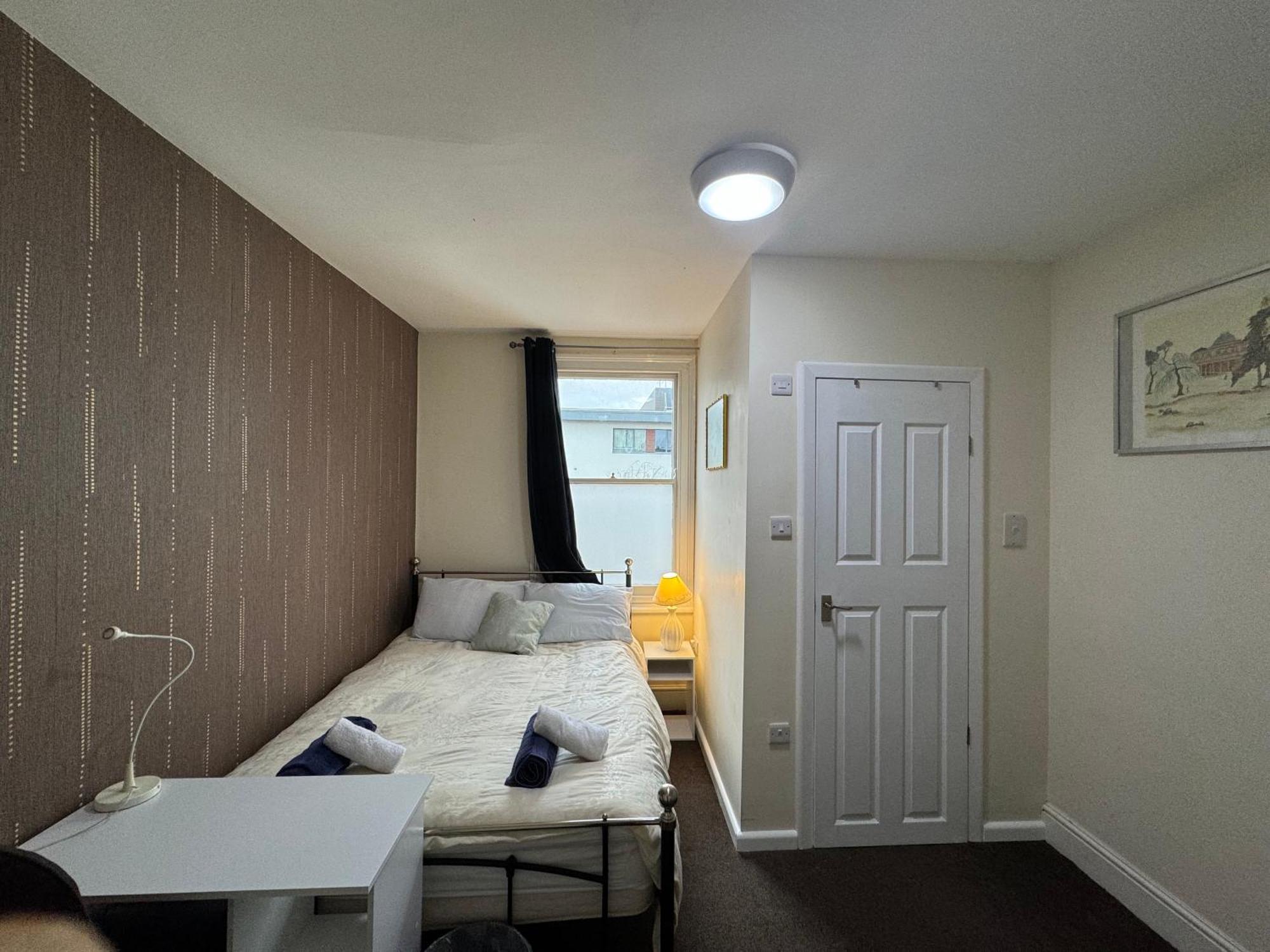 Comfortable Home, Town Centre, Free Parking,Multiple Rooms Cheltenham Exterior foto