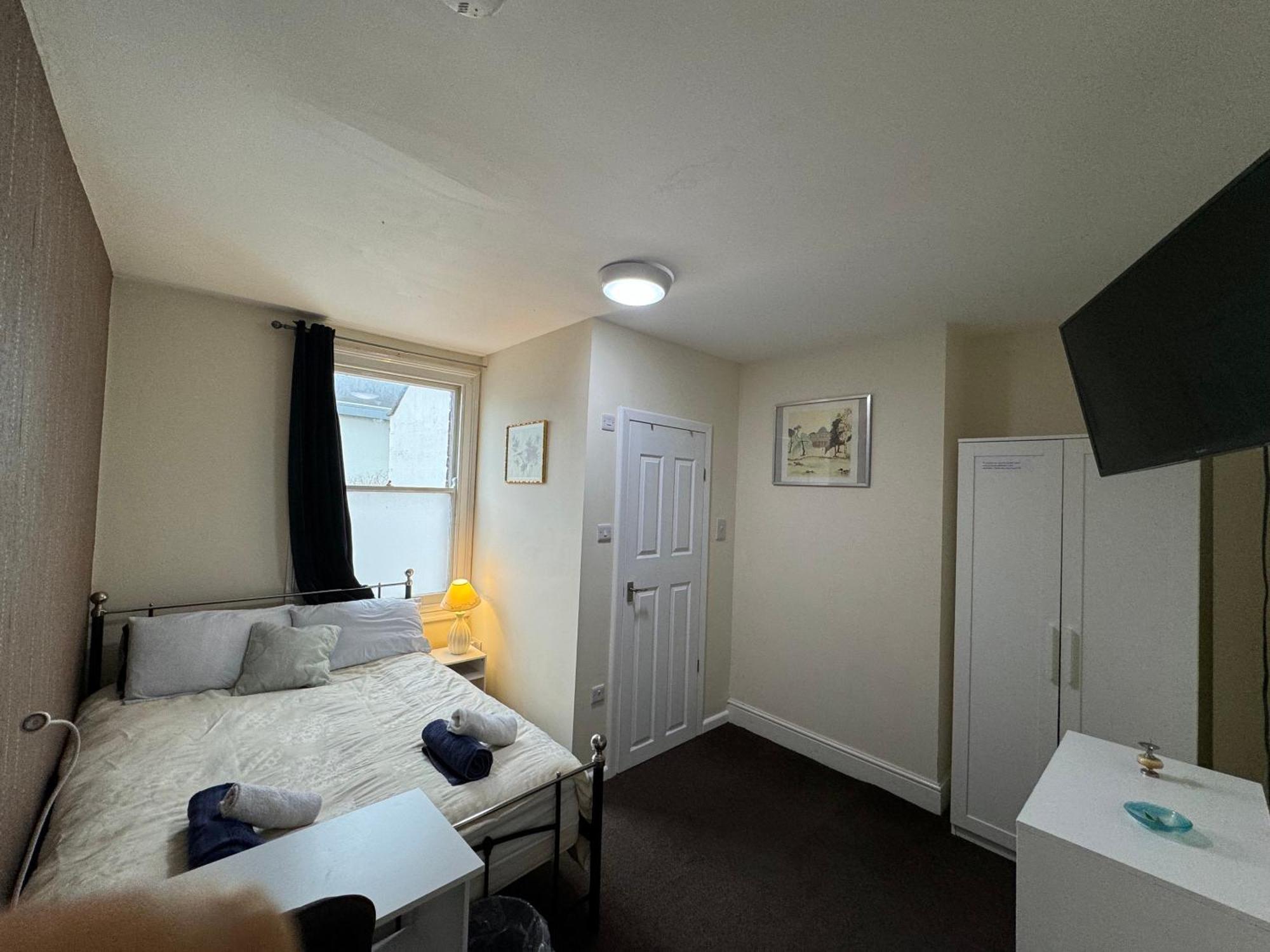 Comfortable Home, Town Centre, Free Parking,Multiple Rooms Cheltenham Exterior foto